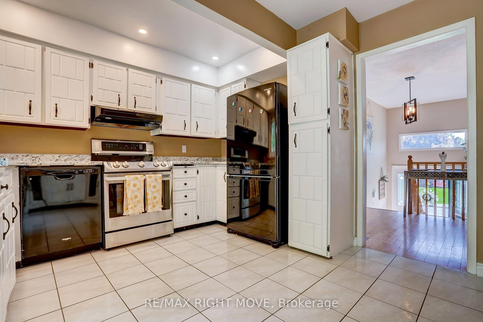 Listing Image 5