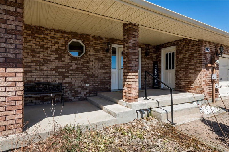 93 Edward St, Penetanguishene, L9M 1J3 | Image 2