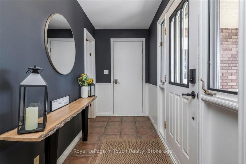 93 Edward St, Penetanguishene, L9M 1J3 | Image 3