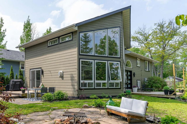 3 Simcoe Street