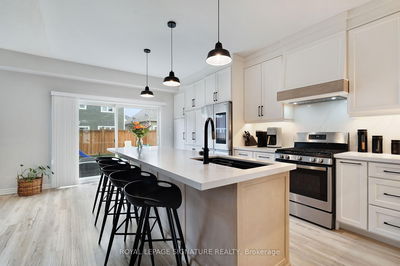 11 Hills Thistle Dr, Wasaga Beach - Wasaga Beach image-0-4