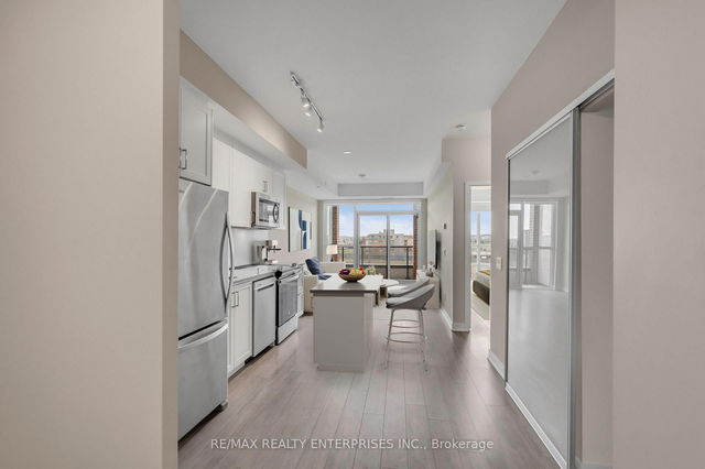 320 - 681 Yonge Street