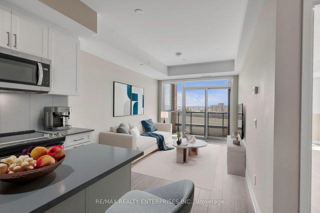 320 - 681 Yonge Street