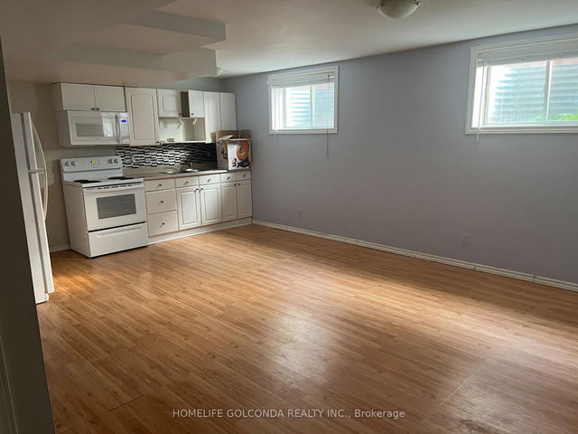 Lower - 179 Hanmer Street E