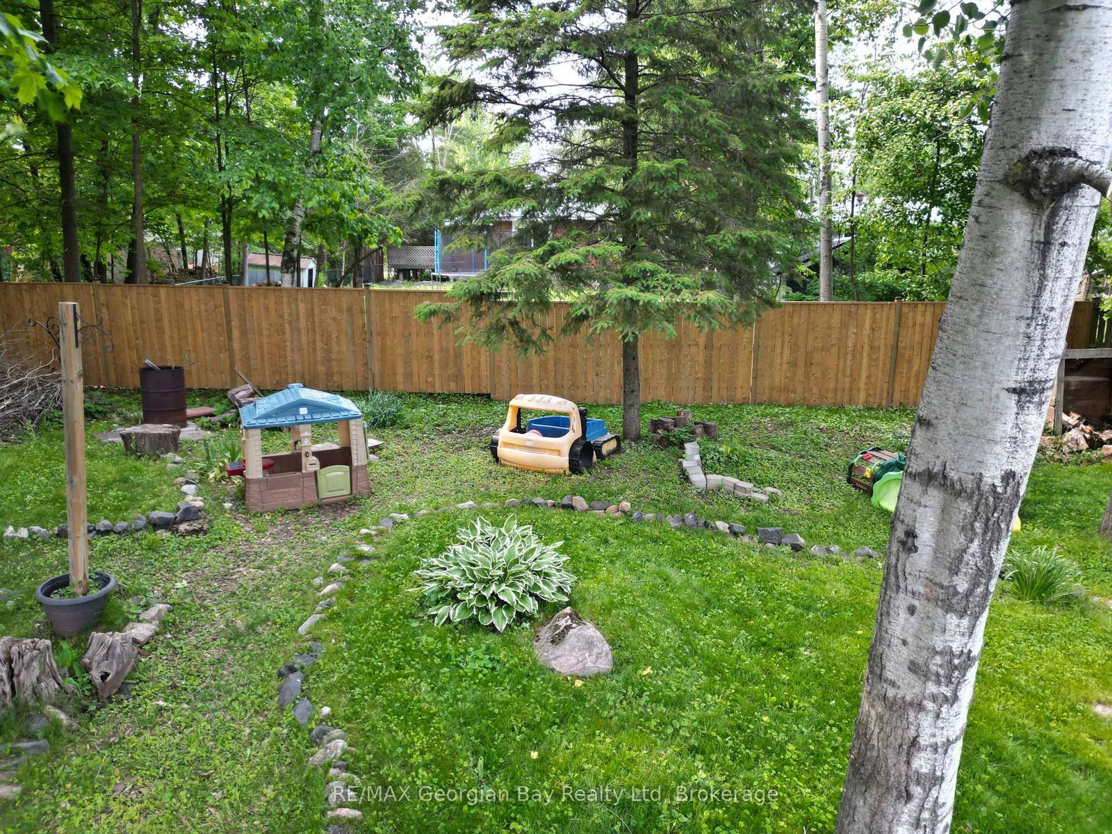 Listing photo 3