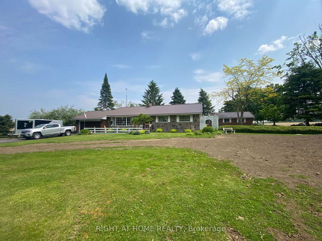 978 15/16 Side Road E