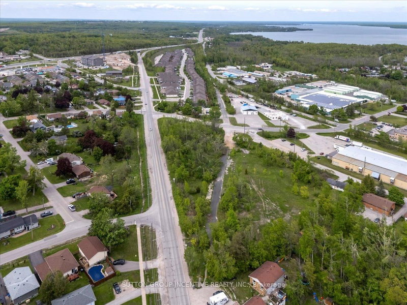 570 Laclie St, Orillia, L3V 4A9 | Image 2