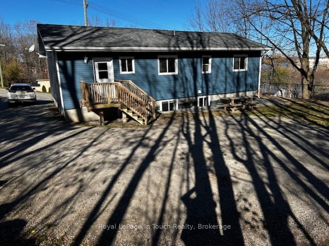 Lower - 687 Montreal Street