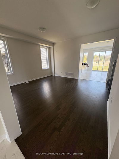 7 Tran St, Wasaga Beach - Wasaga Beach image-0-3