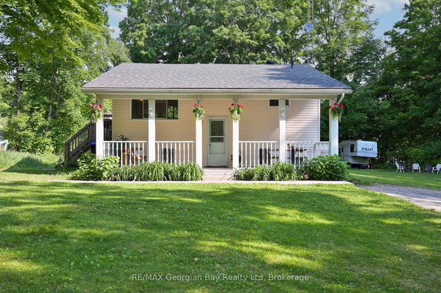 8 ROBIN Court