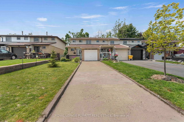 32 Chaucer Crescent