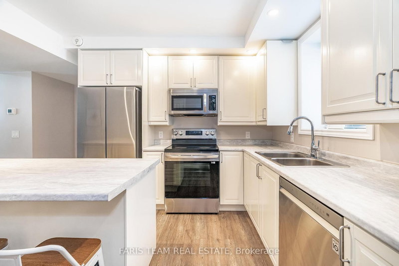 2082 Centre Ave, Severn, L3V 6H3 | Image 3