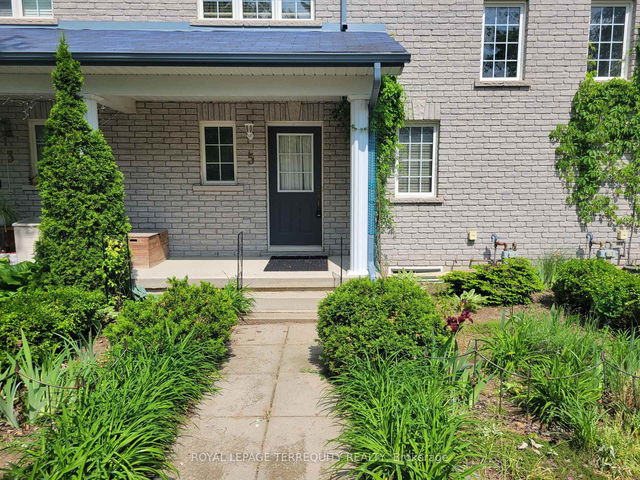 5 Silver Maple Crescent