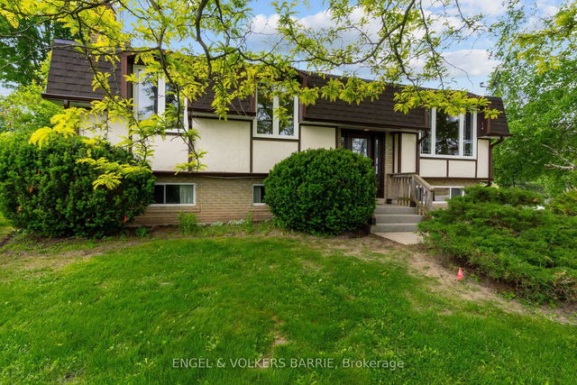 1 Robert Boulevard