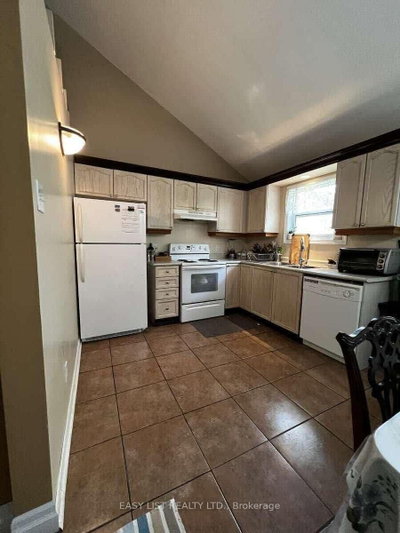 2135 Champlain Road — more photos