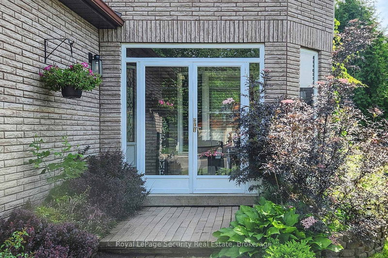 122 Browning Tr, Barrie, L4N 6R3 | Image 3