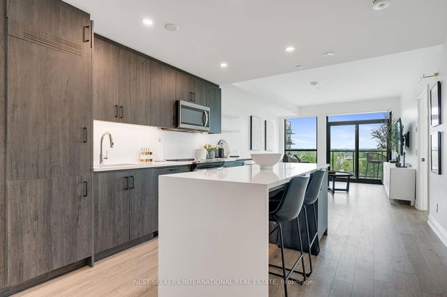 404 - 681 Yonge Street