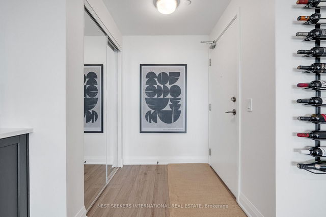 404 - 681 Yonge Street