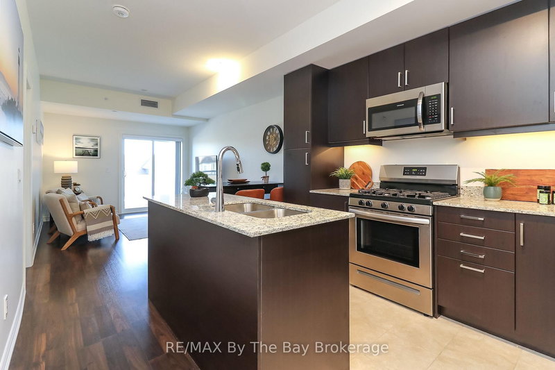 205 - 17 Spooner Cres, Collingwood, L9Y 1T3 | Image 2