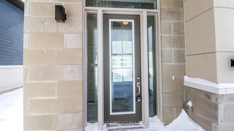 3778 Sunbank Cres, Severn, L3V 6H3 | Image 3