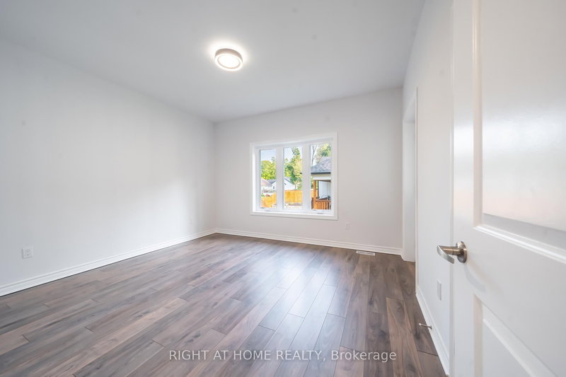 50 Breithaupt Cres, Tiny, L9M 0B2 | Image 3