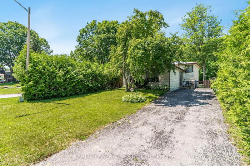 1059 Glen Mhor Cres, Midland, L4R 4P5 | Image 2