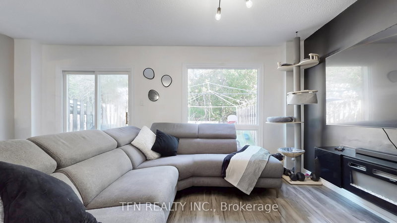 32 - 52 Adelaide St, Barrie, L4N 3T5 | Image 2