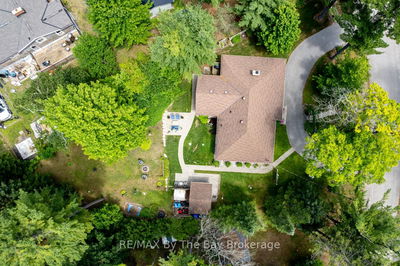 10 Victoria Ave, Tiny - Rural Tiny image-0-1