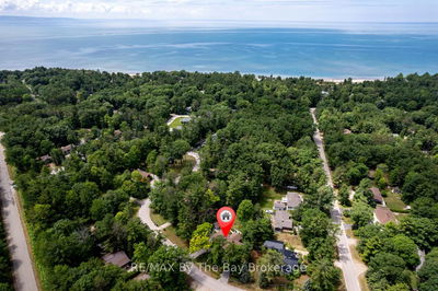 10 Victoria Ave, Tiny - Rural Tiny image-0-2
