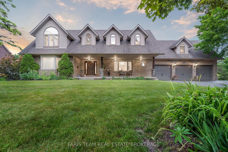 32 Cairns Blvd, Springwater, L9X 0N8 | Image 2