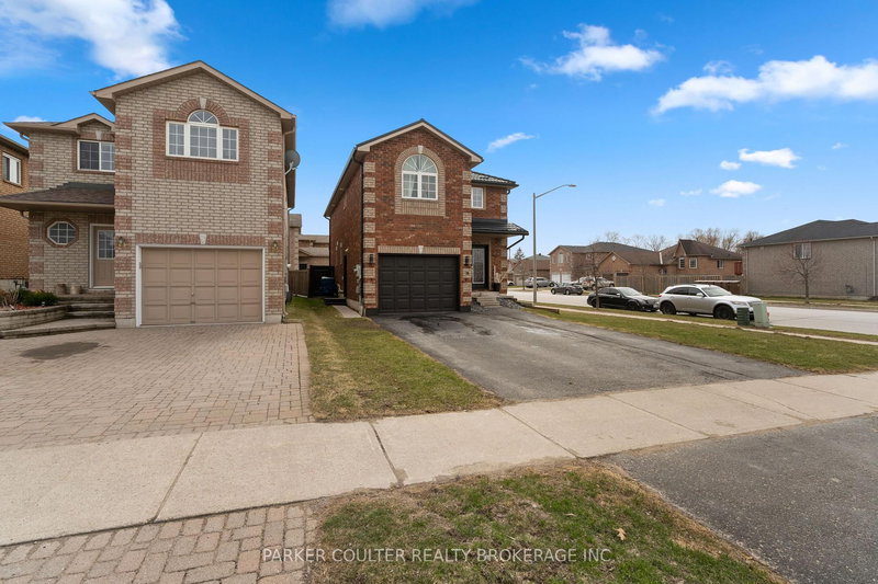 1 Glenhill Dr, Barrie, L4N 5X4 | Image 3