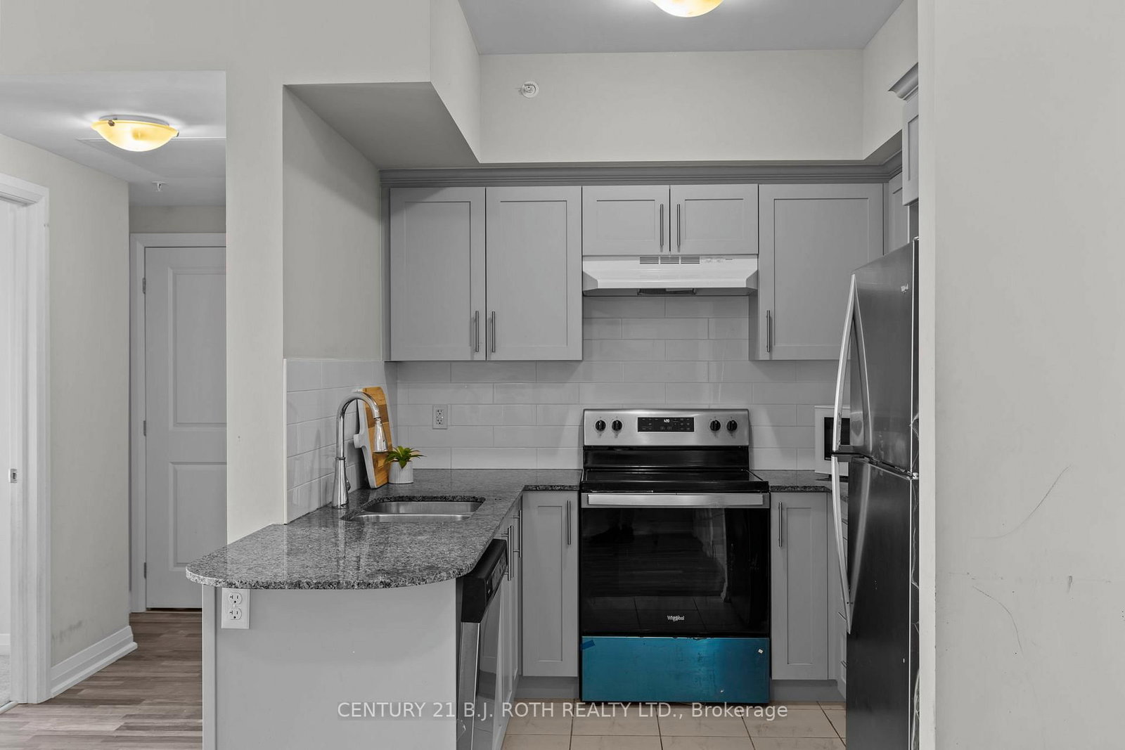 Listing Image 6