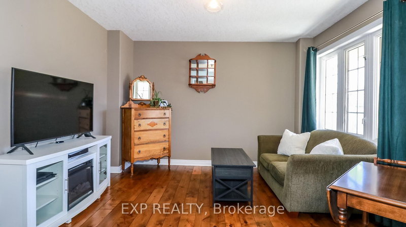 40 Benjamin Lane, Barrie, L4N 0S2 | Image 3