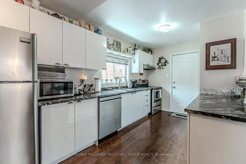 132 Benson Dr, Barrie, L4N 7Y3 | Image 3