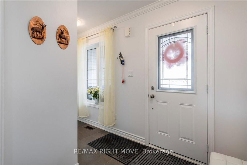 1 Sinclair Cres, Ramara, L3V 6H7 | Image 3