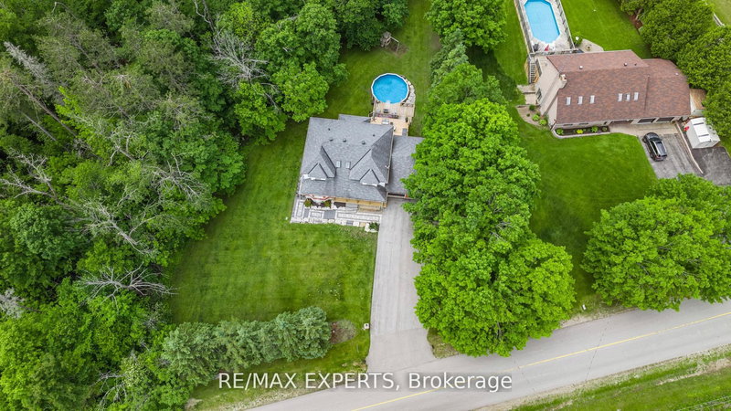 602 Scarlett Line, Springwater, L4R 4K3 | Image 3