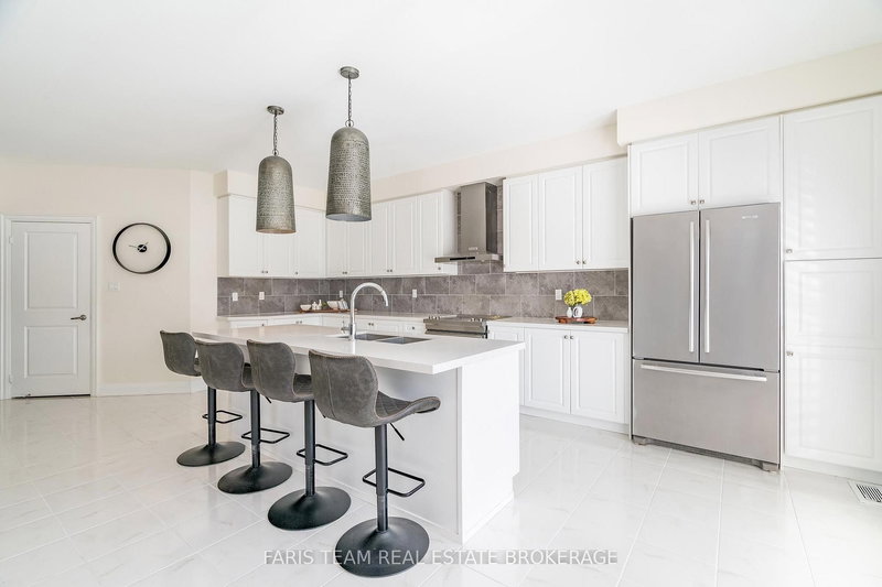 37 Muirfield Dr, Barrie, L4N 6J9 | Image 3