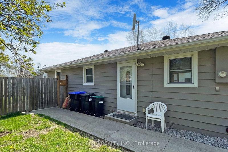 3965 Hilltop Rd, Ramara, L3V 6H7 | Image 2