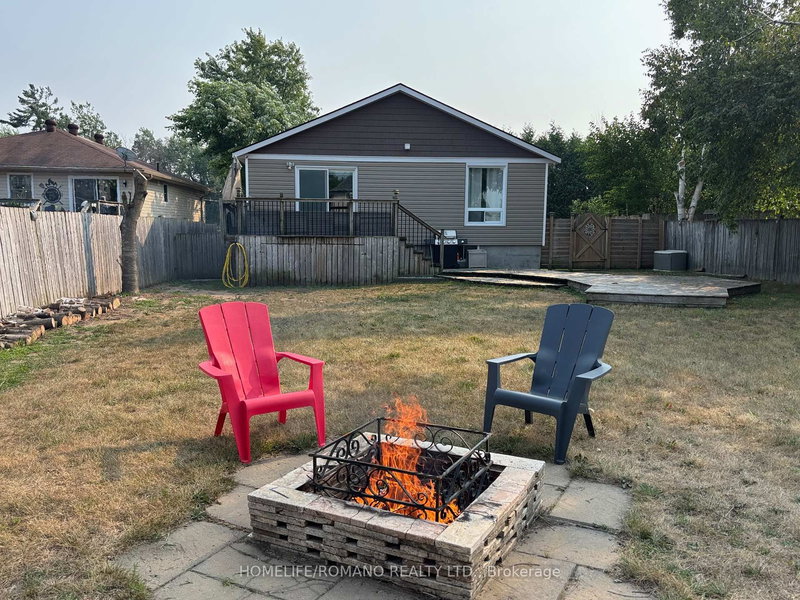 3345 Beckett Pl, Severn, L3V 6H3 | Image 2