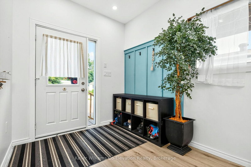 19 Vic's Rd, Midland, L4R 0B9 | Image 3