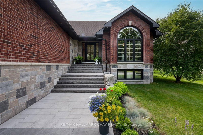 32 Forest Hill Dr, Springwater, L0L 1X0 | Image 3