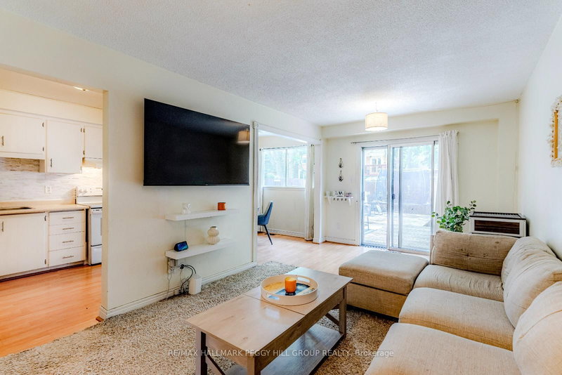 46 Chaucer Cres, Barrie, L4N 4T7 | Image 2