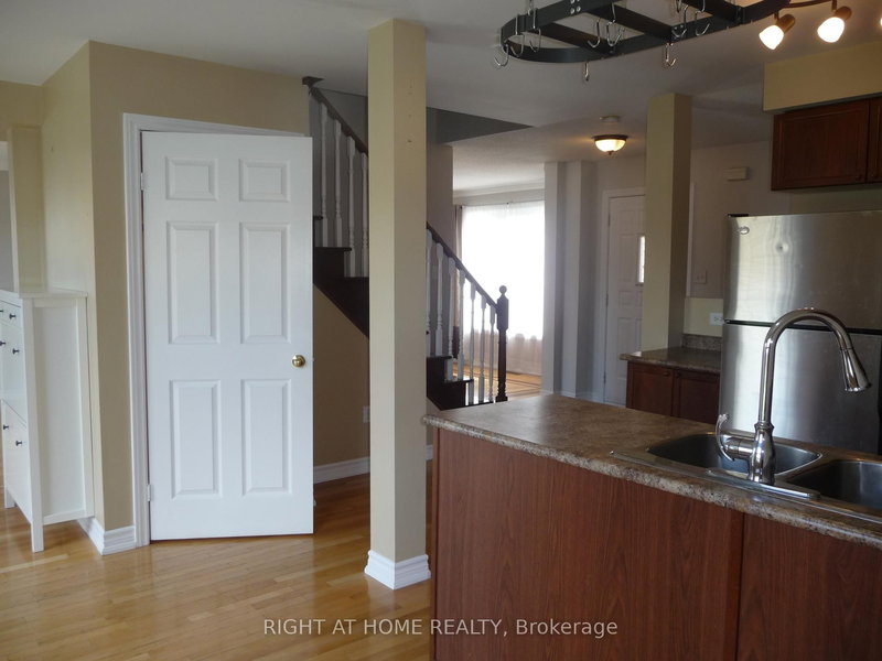 134 Dean Ave, Barrie, L4N 0V6 | Image 3