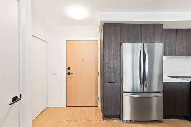 403 - 31 Huron St, Collingwood, L9Y 5T7 | Image 3