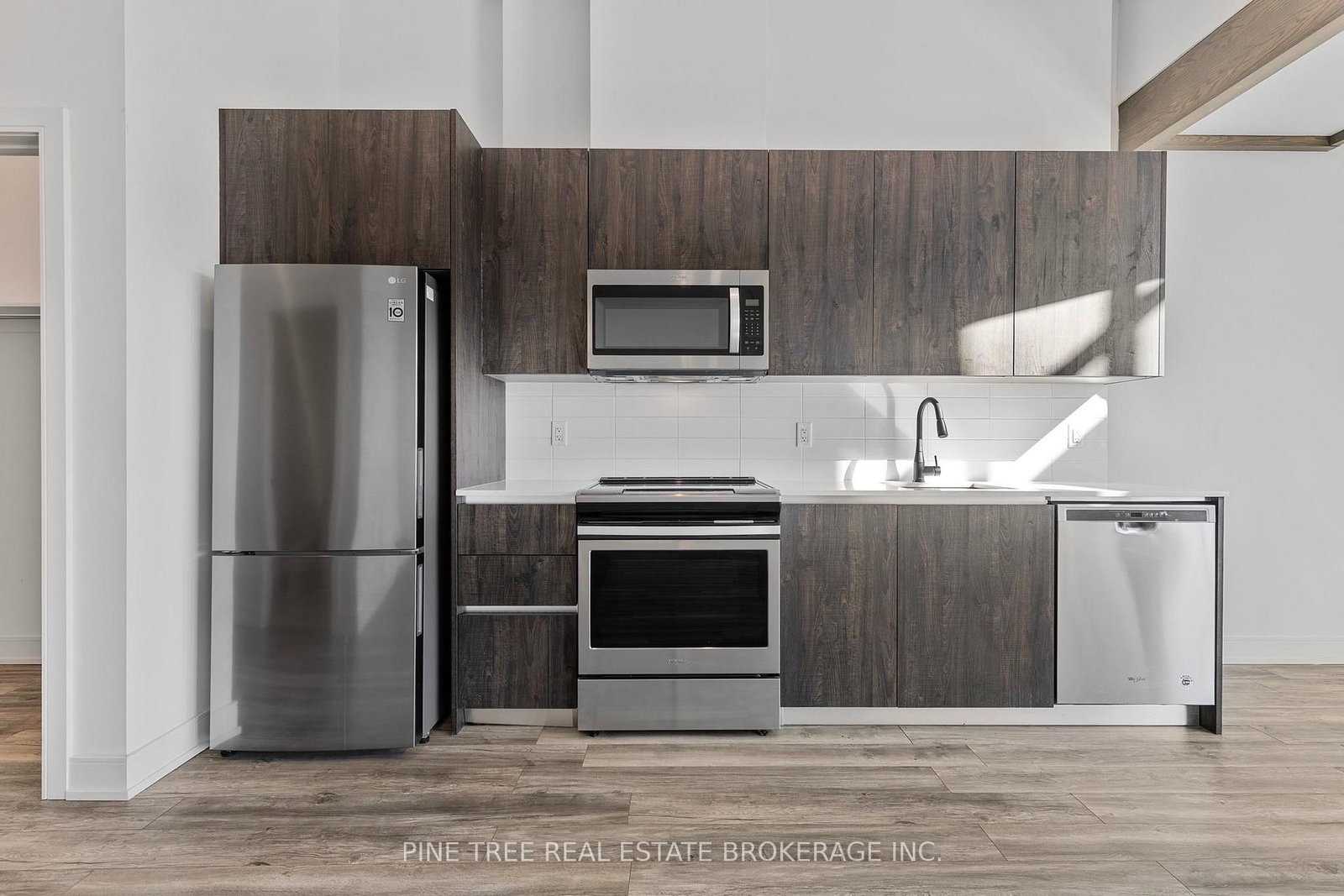 21 Matchedash Street S, Unit 105 - Photo 12