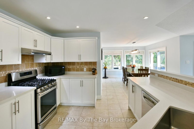 424 Ramblewood Dr, Wasaga Beach, L9Z 1P3 | Image 3