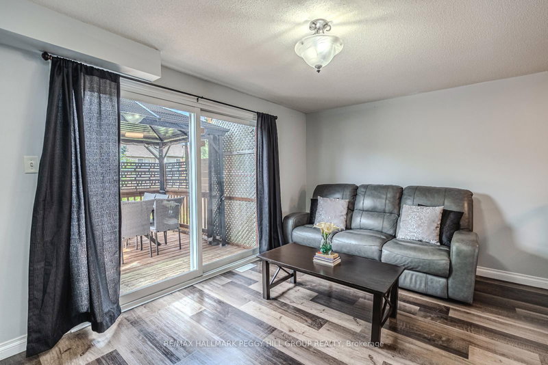 193 Nathan Cres, Barrie, L4N 0S4 | Image 2