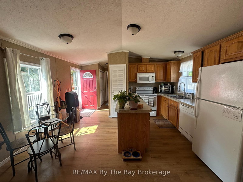 40 Georgian Glen Dr, Wasaga Beach, L9Z 1K7 | Image 3