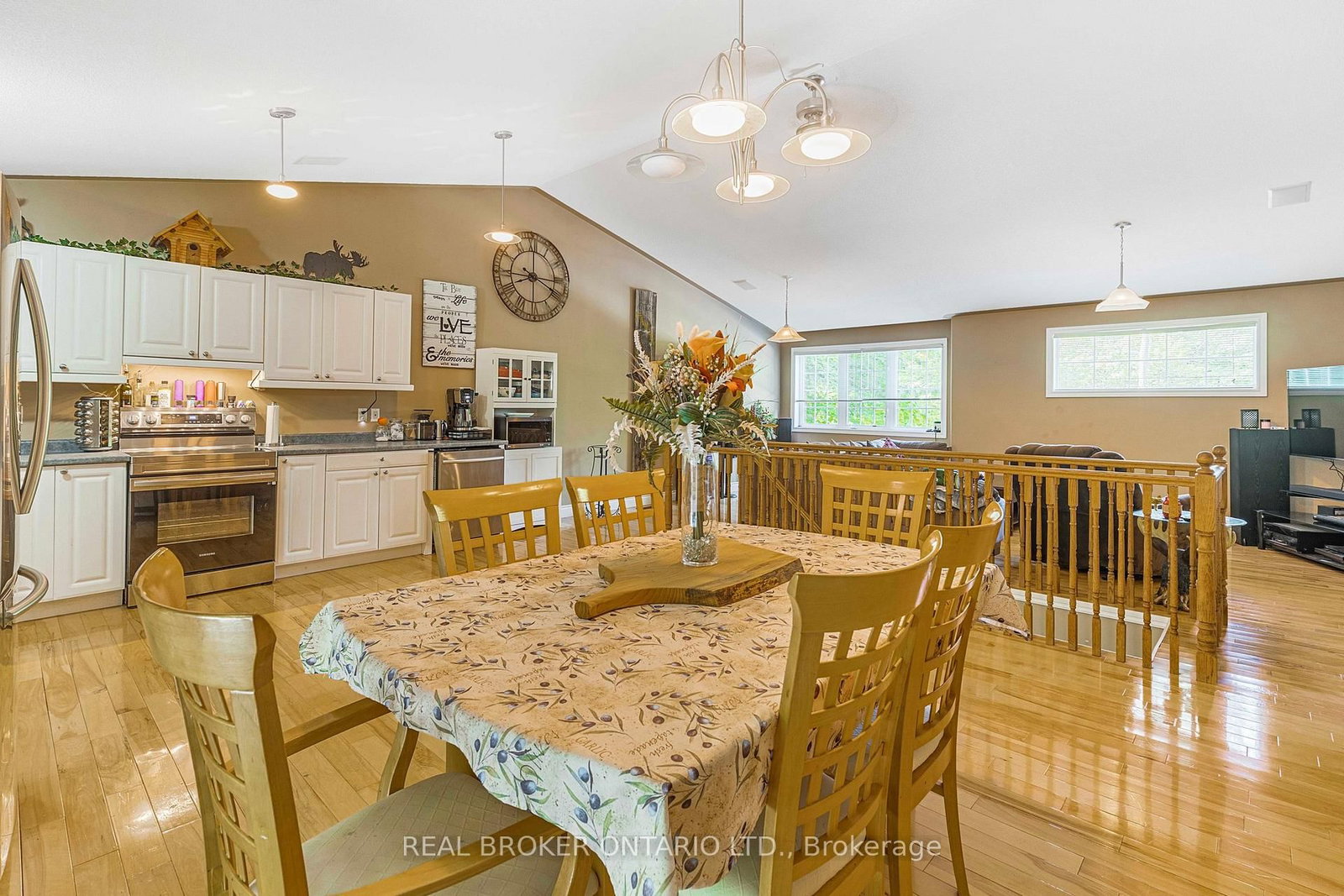 Listing Image 8