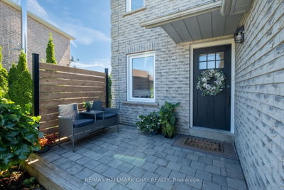 54 Wallace Drive — photo 2